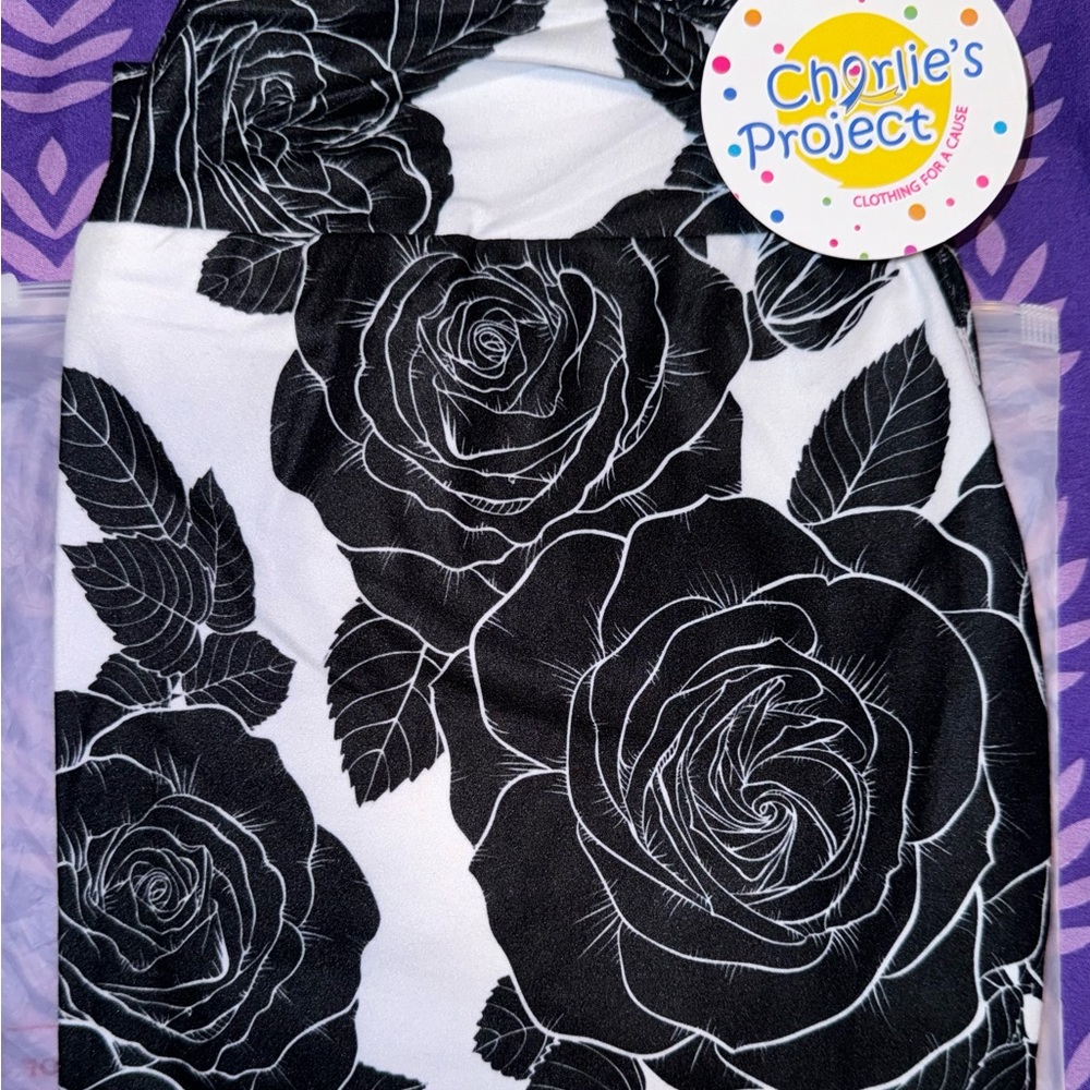 NWT Charlie’s Project OS white black rose leggings